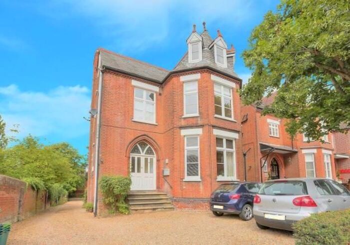 2 Bedroom Flat To Rent In Beaconsfield Road, St Albans, AL1