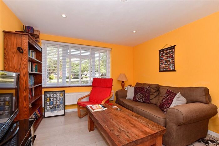 1 Bedroom Flat For Sale In Falmouth Place, Five Oak Green, Kent, TN12
