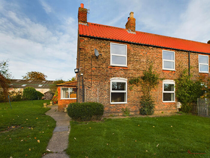 3 Bedroom Semi-Detached House To Rent In Coniston, HU11