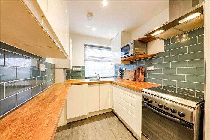 2 Bedroom Apartment To Rent In Langdale Gardens, Reading, Berkshire, RG6
