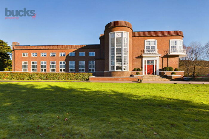 3 Bedroom Apartment For Sale In Wycombe Road, Saunderton, High Wycombe, Buckinghamshire, HP14