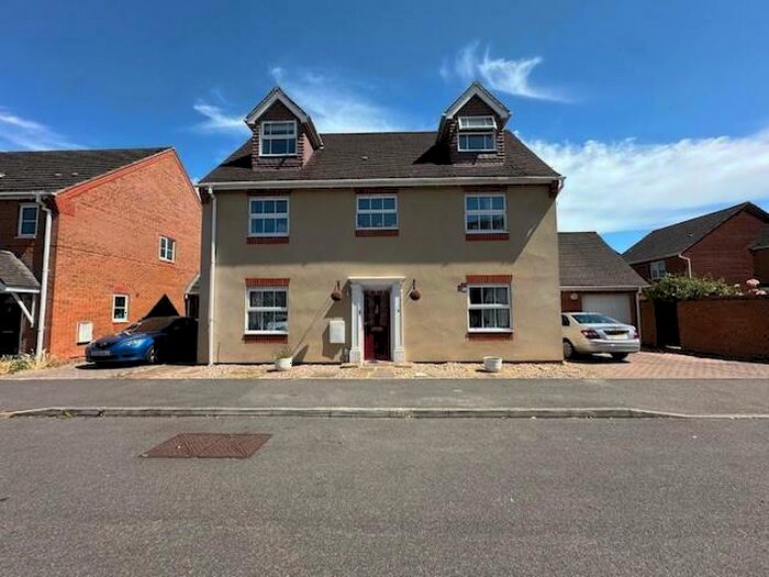 5 Bedroom Town House To Rent In Tonkins Drive, Thatcham, RG19