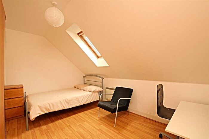 3 Bedroom Flat To Rent In Jeune Street, OX4