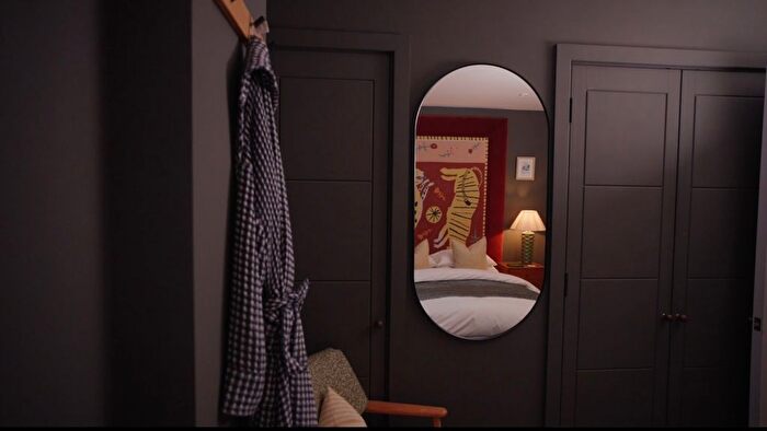 2 Bedroom Flat For Sale In Woodford Road, Watford, WD17