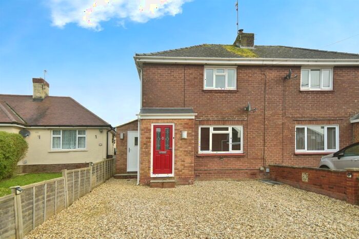 3 Bedroom Semi-Detached House For Sale In Station Road, Chiseldon, Swindon, SN4
