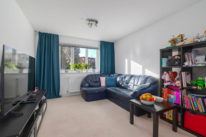 2 Bedroom Flat To Rent In Cherry Blossom Close, London, N13