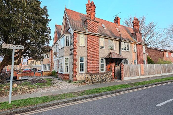 3 Bedroom Semi-Detached House For Sale In Olivia Drive, Leigh-On-Sea, SS9