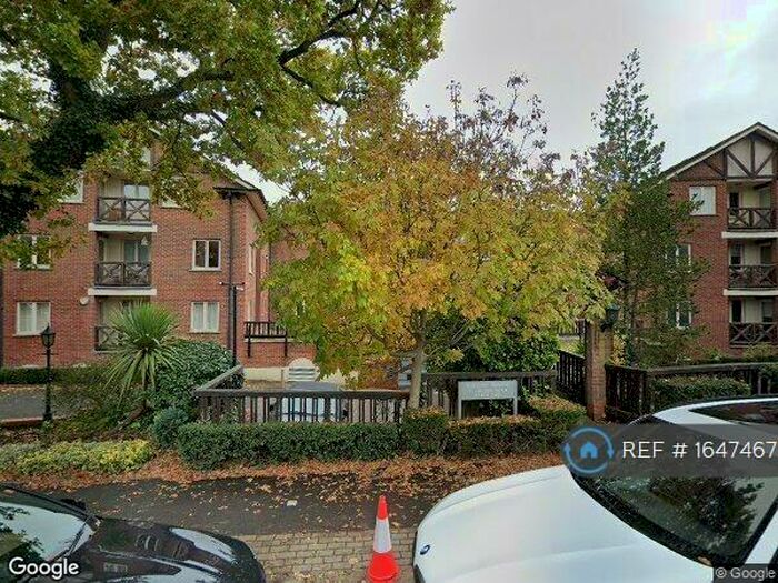 2 Bedroom Flat To Rent In Woodside Grange, London, N12