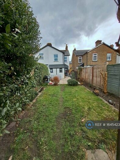 3 Bedroom Semi-Detached House To Rent In Lent Rise Road, Burnham, SL1