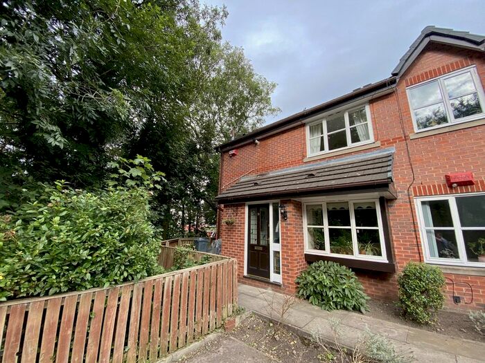 2 Bedroom Maisonette To Rent In Anchorside Close, Manchester, M21