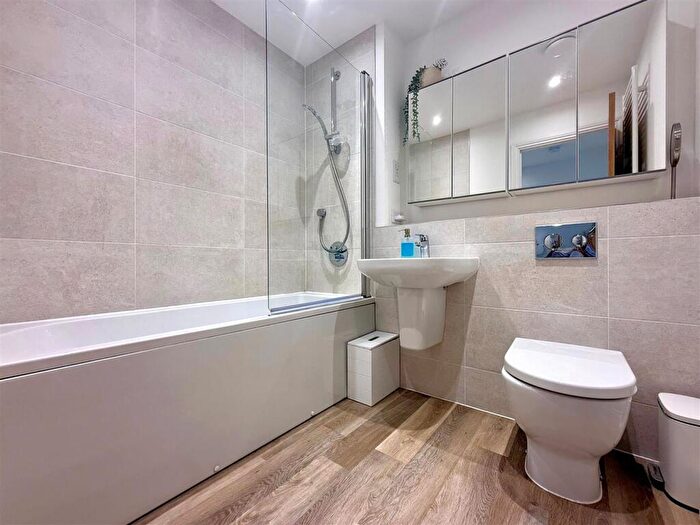 2 Bedroom Semi-Detached House For Sale In Avon Road, Curbridge, SO30