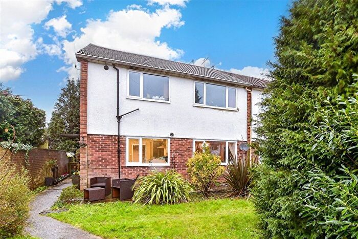 2 Bedroom Maisonette For Sale In Oxted Road, Godstone, Surrey, RH9