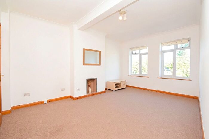 2 Bedroom Flat For Sale In Shaftesbury Avenue, Harrow, HA2