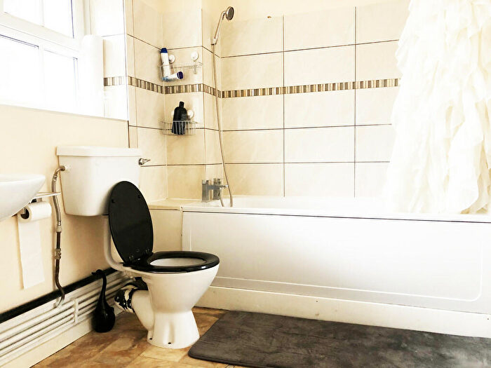 1 Bedroom Flat To Rent In Phoenix Road, London, NW1