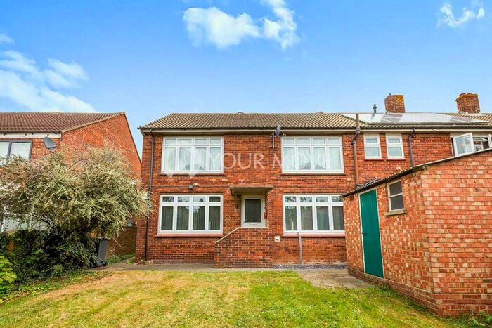 1 Bedroom Flat To Rent In Hunt Road, Northfleet, Gravesend, Kent, DA11