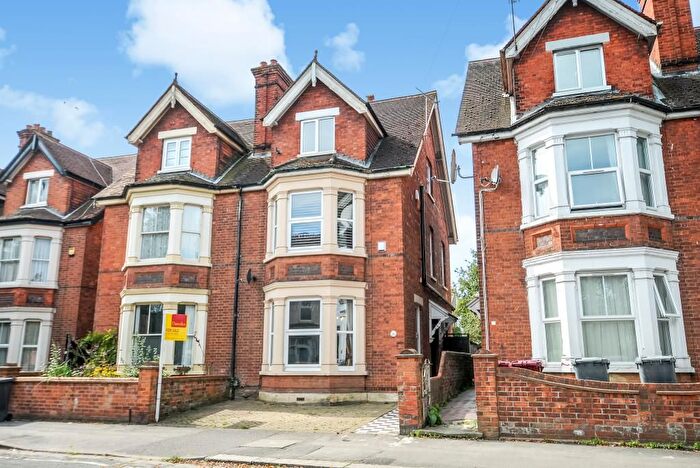 6 Bedroom Semi-Detached House To Rent In Waverley Road, Reading, RG30