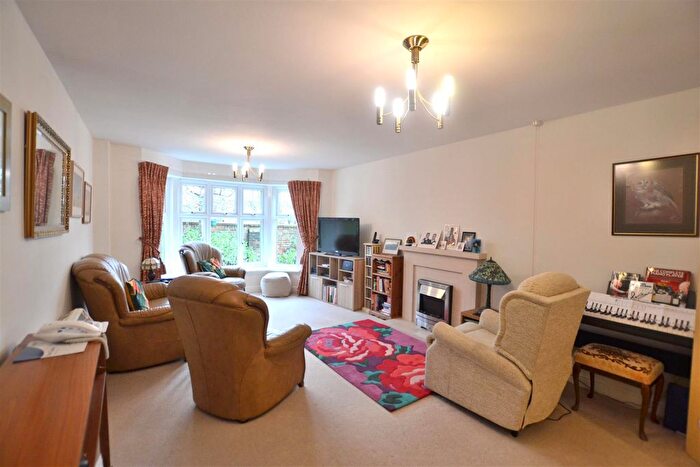 2 Bedroom Flat For Sale In Sycamore Grange, Branksomewood Road, Fleet, GU51