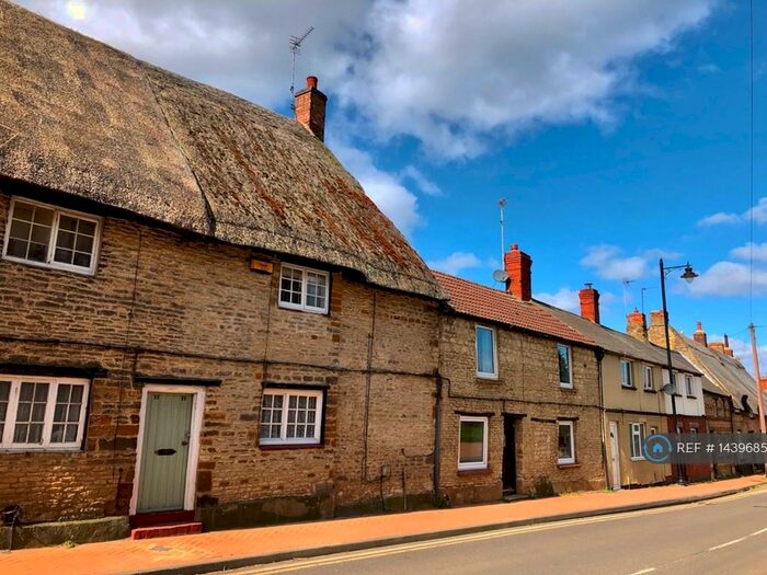 2 Bedroom Terraced House To Rent In High Street, Wellingborough, NN29