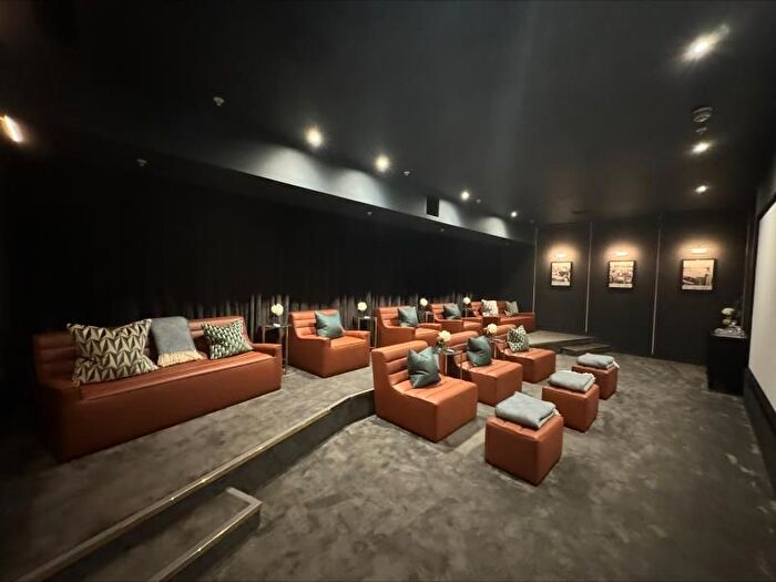 2 Bedroom Flat To Rent In Eden Grove, Staines, TW18