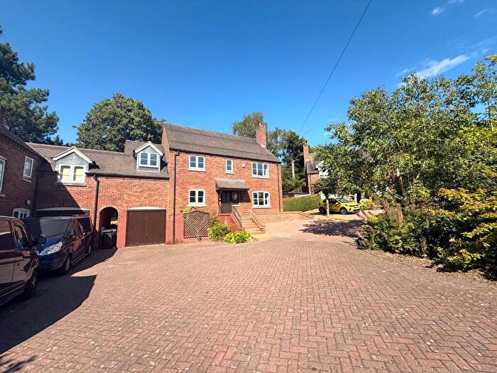 4 Bedroom Link Detached House To Rent In Newton Road, Burton-on-Trent, DE15