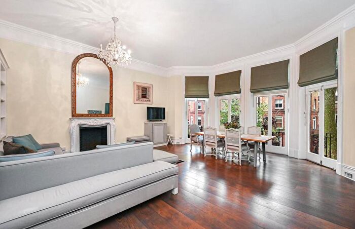 3 Bedroom Apartment To Rent In Cabbell Street, Marylebone, London, NW1