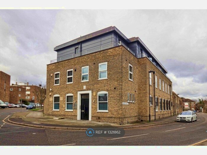 2 Bedroom Flat To Rent In Cranbrook Lane, London N11