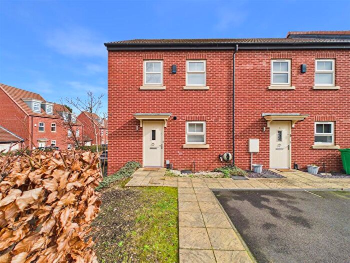3 Bedroom Town House To Rent In Weaving Gardens, Nottingham, NG5