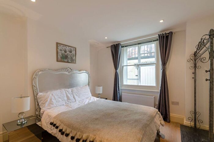 2 Bedroom Flat To Rent In Grosvenor Road, Pimlico, London, SW1V