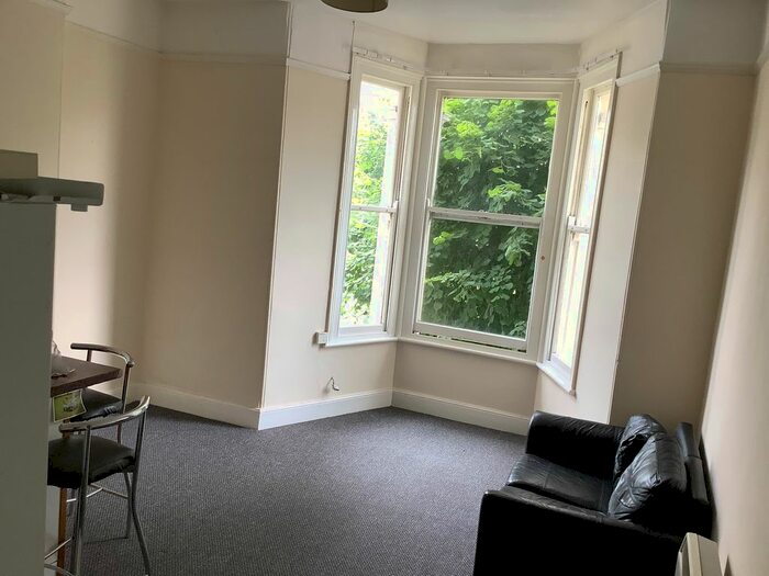 1 Bedroom Flat To Rent In Connaught Avenue, Plymouth, PL4