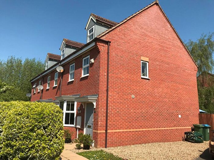 3 Bedroom End Of Terrace House For Sale In Brindles Close, Buckingham, MK18