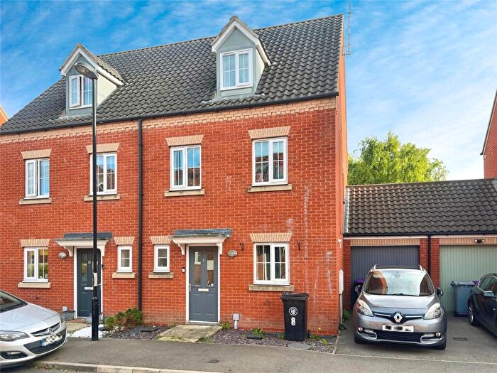 3 Bedroom Semi-Detached House For Sale In Aintree Way, Bourne, Lincolnshire, PE10