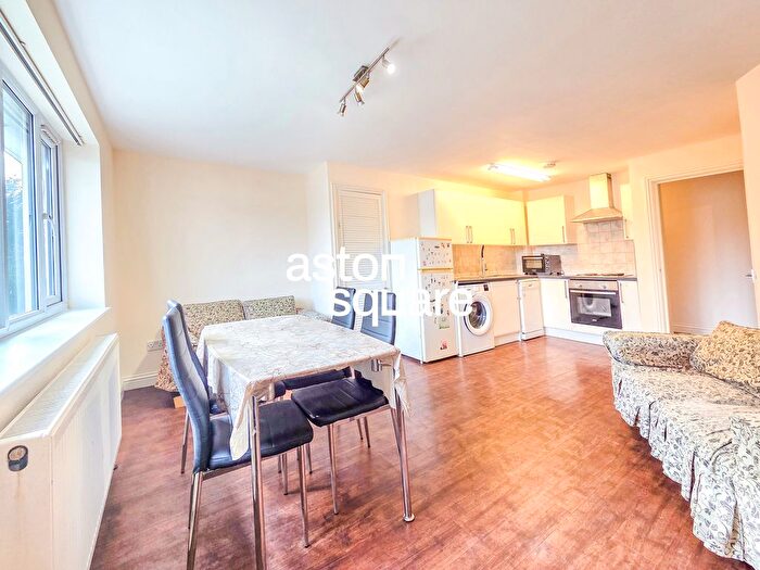 2 Bedroom Flat To Rent In The Vale, London, London, NW11