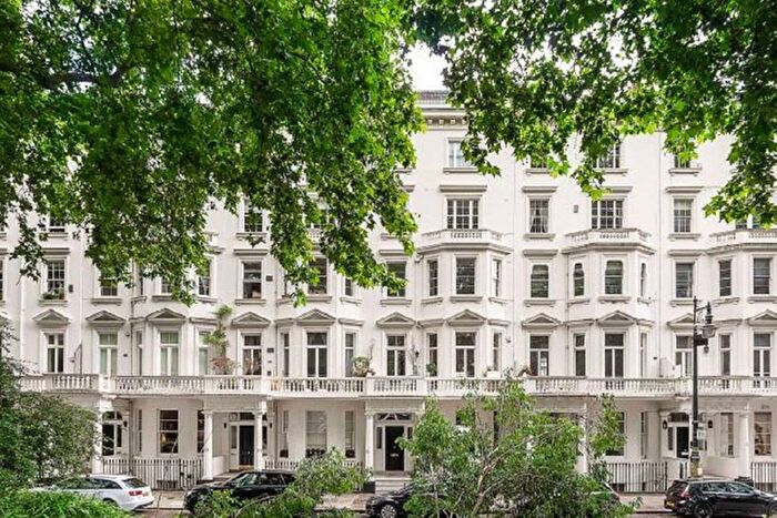 2 Bedroom Flat To Rent In St Georges Square, Pimlico, London, SW1V