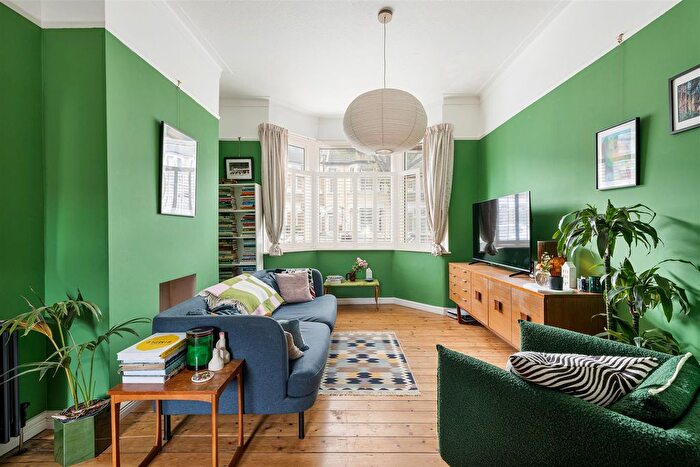 3 Bedroom Property For Sale In Ruskin Avenue, Manor Park, E12