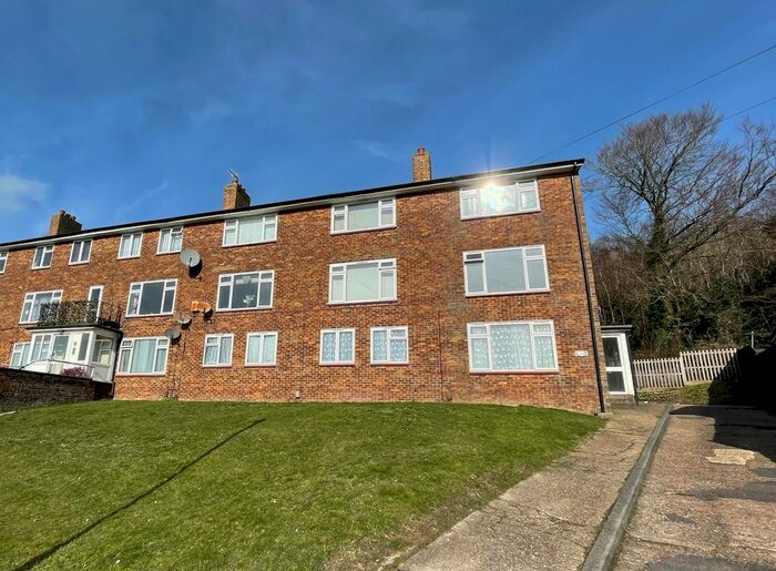 2 Bedroom Flat To Rent In Templeside, Temple Ewell, Dover, CT16