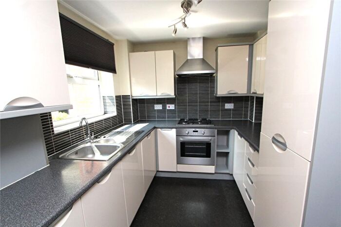 2 Bedroom Flat To Rent In Coppetts Road, London, N10
