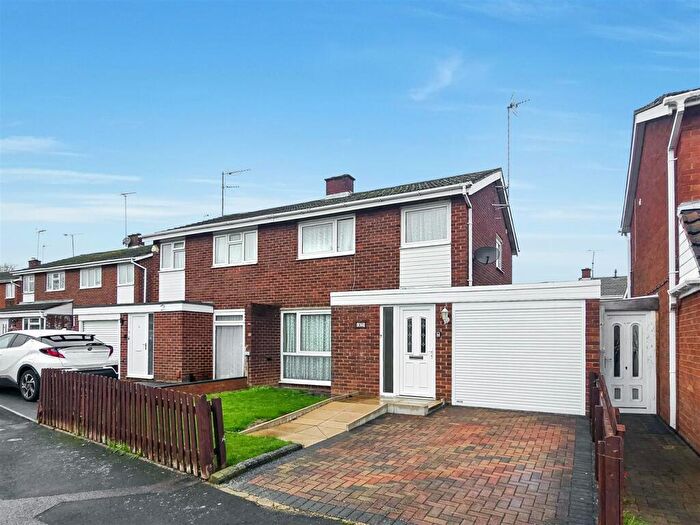 3 Bedroom House To Rent In Frensham Drive, Bletchley, MK2