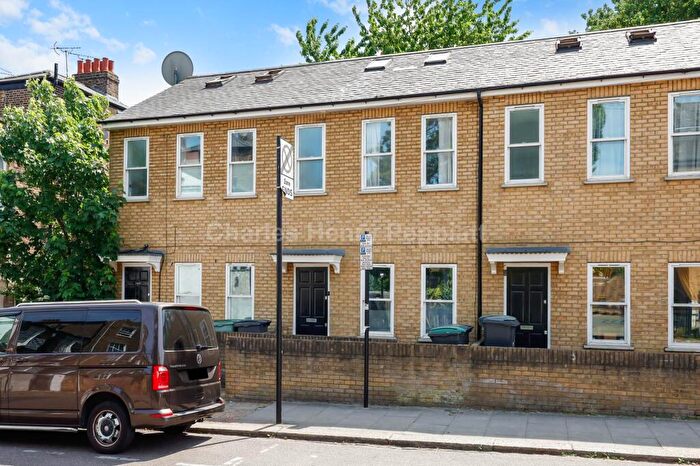 3 Bedroom House For Sale In Woodside Gardens, Tottenham, N17