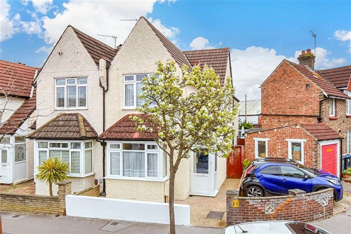 3 Bedroom Semi Detached House For Sale In Woodside Court Road, Croydon, Surrey, CR0