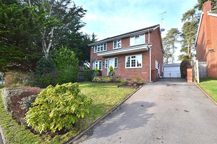 4 Bedroom Detached House For Sale In Broom Acres, Fleet, GU52