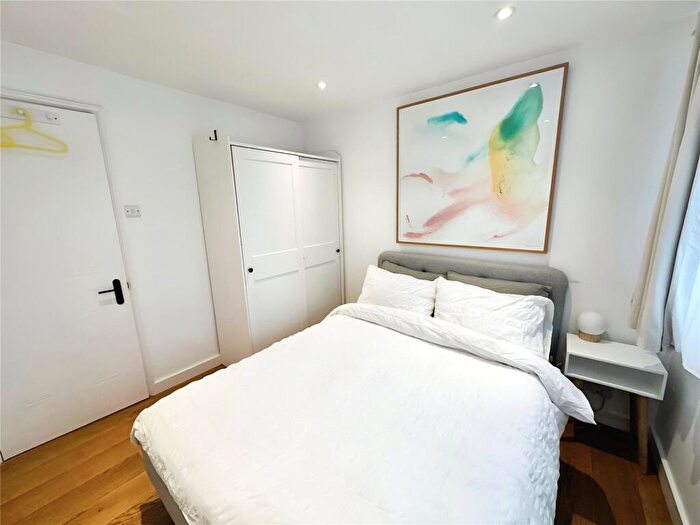2 Bedroom Flat To Rent In Autumn Drive, Sutton, SM2