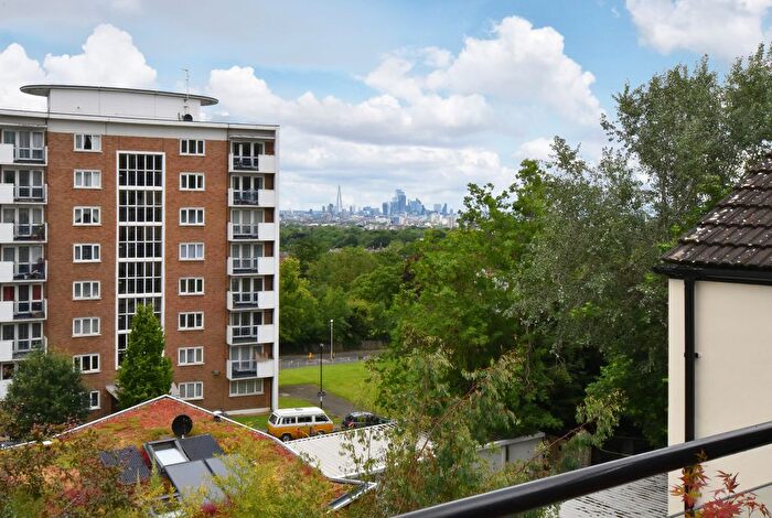 2 Bedroom Flat To Rent In Canonbie Road, London, SE23