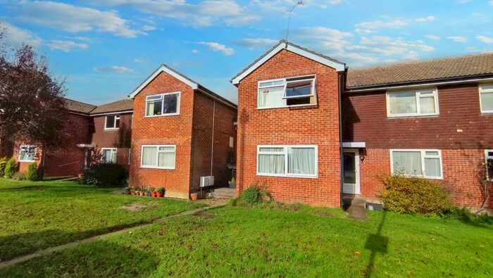 2 Bedroom Flat To Rent In Alfred Road, Farnham, GU9