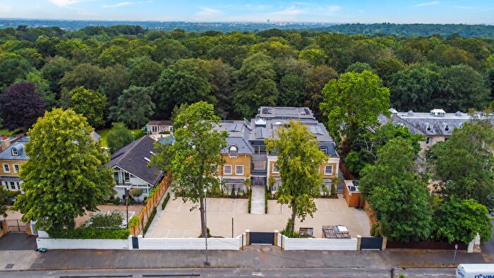 3 Bedroom Flat For Sale In Kingston Hill, Kingston Upon Thames, KT2