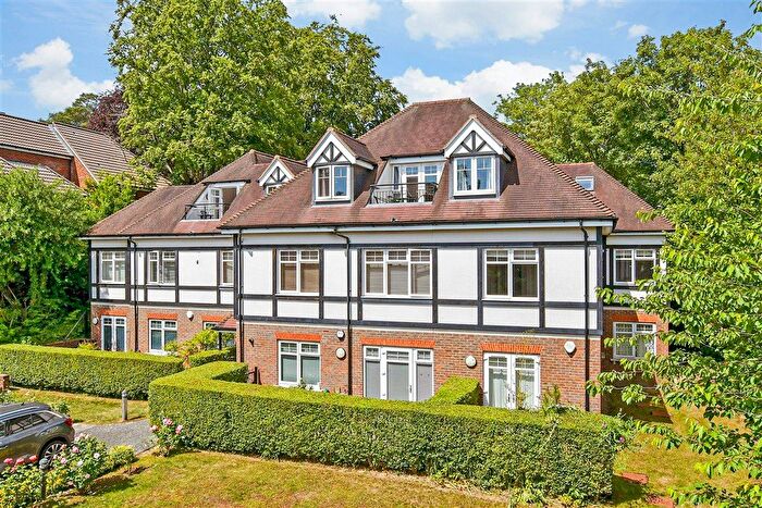 2 Bedroom Flat For Sale In Woodcote Valley Road, Purley, Surrey, CR8