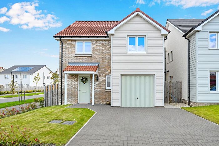 3 Bedroom Detached House For Sale In Blair Road, East Calder, Livingston, EH53