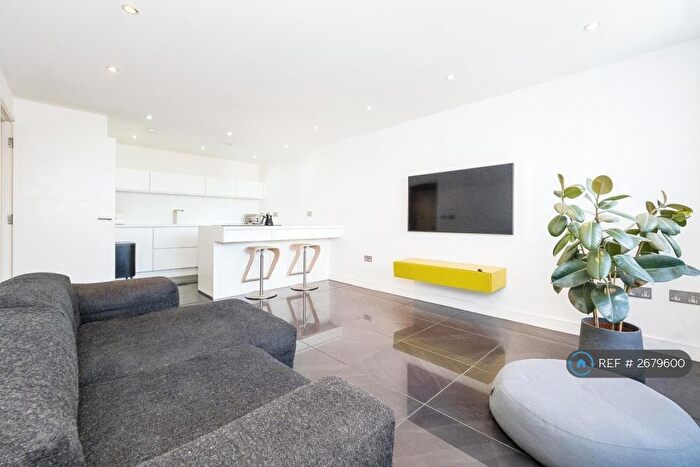 2 Bedroom Flat To Rent In Gabrielle House, Ilford, IG2