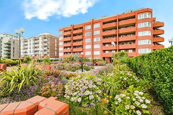 2 Bedroom Flat For Sale In West Parade, Worthing, West Sussex, BN11