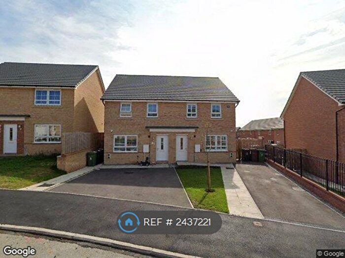 3 Bedroom Semi-Detached House To Rent In Bradfield Gardens, Morley, Leeds, LS27