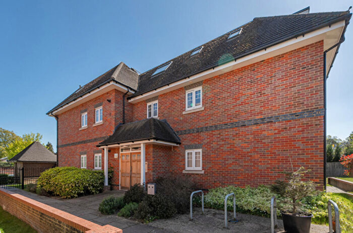 2 Bedroom Apartment For Sale In Magnolia Drive, Banstead, Surrey, SM7